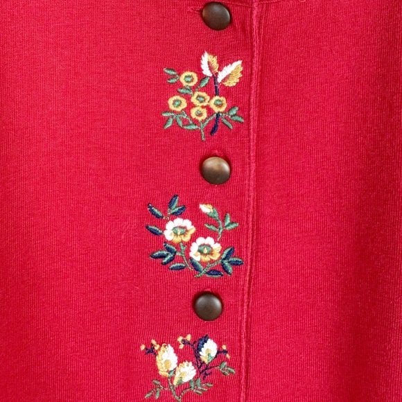 LizSport Vintage Red Embroidered Floral T-Shirt - Picture 4 of 7